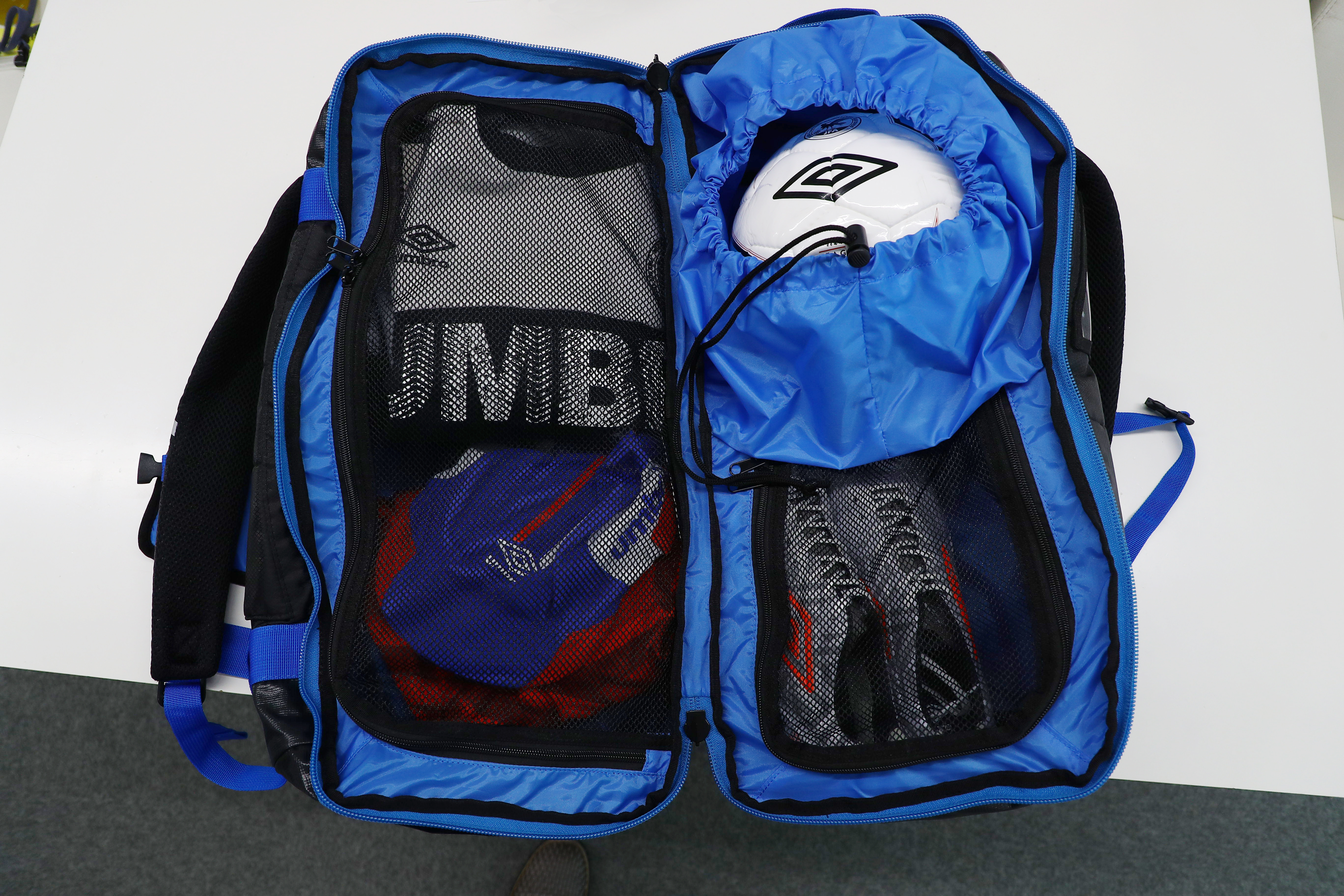 「アンブロ」はサッカーバッグも“ママ目線”で機能性充実！　いいバッグを使えば子どもの収納力が向上する!?